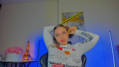 Snapshot of viollasinzz chatting on January 10, 2025, 8:51 am Violla online show from January 10, 2025, 8:51 am