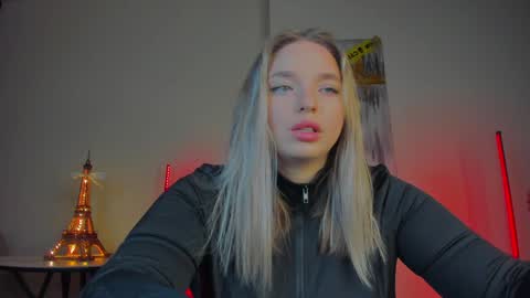 Snapshot of viollasinzz chatting on February 2, 2025, 10:24 am Violla online show from February 2, 2025, 10:24 am