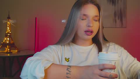 Snapshot of viollasinzz chatting on February 16, 2025, 8:21 am Violla online show from February 16, 2025, 8:21 am