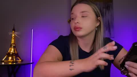 Snapshot of viollasinzz chatting on February 23, 2025, 7:55 am Violla online show from February 23, 2025, 7:55 am