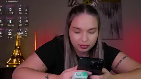 Snapshot of viollasinzz chatting on February 24, 2025, 3:09 pm Violla online show from February 24, 2025, 3:09 pm