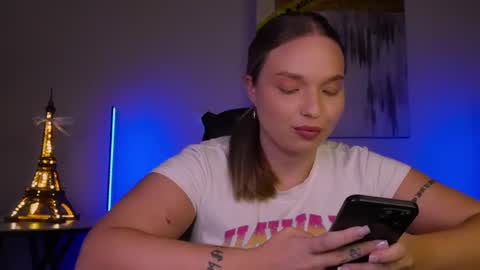 Snapshot of viollasinzz chatting on March 7, 2025, 5:38 pm Violla online show from March 7, 2025, 5:38 pm