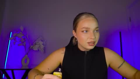 Snapshot of viollasinzz chatting on September 20, 2025, 10:38 am Violla online show from September 20, 2025, 10:38 am