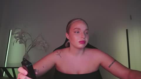 Snapshot of viollasinzz chatting on September 23, 2025, 4:48 am Violla online show from September 23, 2025, 4:48 am