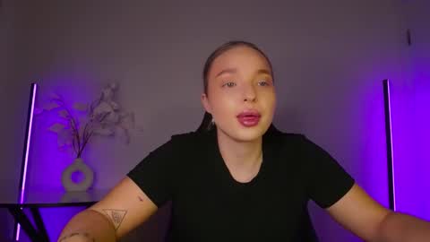 Snapshot of viollasinzz chatting on November 7, 2025, 11:21 am Violla online show from November 7, 2025, 11:21 am