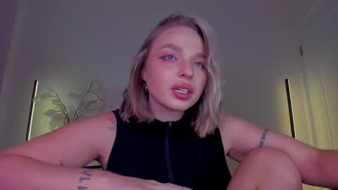 Snapshot of viollasinzz chatting on November 16, 2025, 4:07 am Violla online show from November 16, 2025, 4:07 am