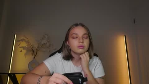 Snapshot of viollasinzz chatting on November 22, 2025, 7:07 am Violla online show from November 22, 2025, 7:07 am