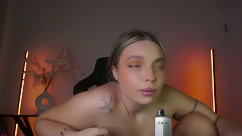 Snapshot of viollasinzz chatting on November 30, 2025, 5:11 am Violla online show from November 30, 2025, 5:11 am