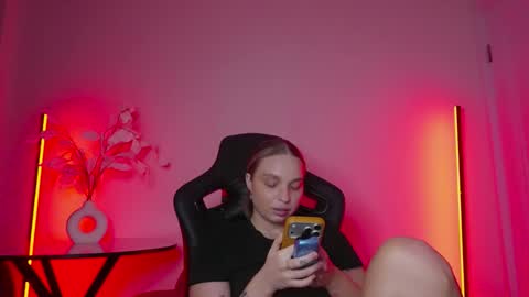 Snapshot of viollasinzz chatting on December 14, 2025, 1:49 pm Violla online show from December 14, 2025, 1:49 pm