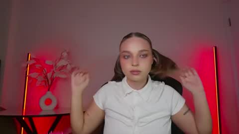 Snapshot of viollasinzz chatting on December 15, 2025, 10:30 am Violla online show from December 15, 2025, 10:30 am