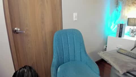 VIOLLET online show from November 28, 2025, 12:57 am