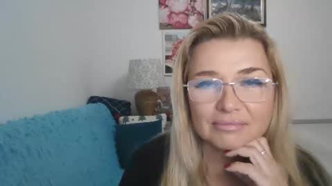 Snapshot of vionerra chatting on November 15, 2025, 11:32 pm Vionerra online show from November 15, 2025, 11:32 pm