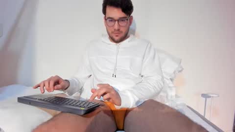 Vito Ferrer online show from January 11, 2026, 12:43 pm