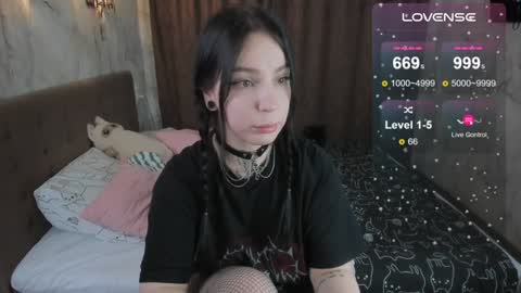 Snapshot of vivi__squirrel chatting on December 31, 2024, 3:53 pm Vivi online show from December 31, 2024, 3:53 pm