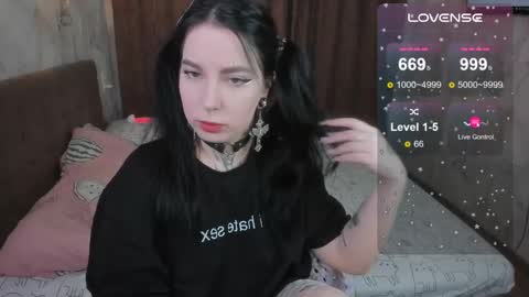 Snapshot of vivi__squirrel chatting on February 12, 2025, 6:51 am Vivi online show from February 12, 2025, 6:51 am