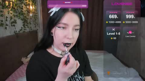 Snapshot of vivi__squirrel chatting on February 21, 2025, 6:40 am Vivi online show from February 21, 2025, 6:40 am