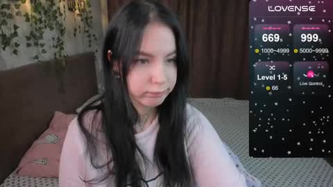 Snapshot of vivi__squirrel chatting on March 7, 2025, 2:46 am Vivi online show from March 7, 2025, 2:46 am