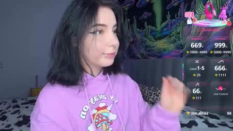 Snapshot of vivi__squirrel chatting on October 24, 2025, 9:49 am Vivi online show from October 24, 2025, 9:49 am