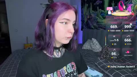 Snapshot of vivi__squirrel chatting on November 13, 2025, 12:48 pm Vivi online show from November 13, 2025, 12:48 pm