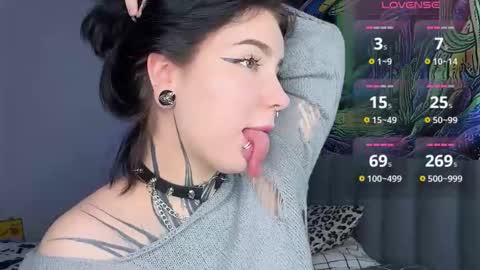 Snapshot of vivi__squirrel chatting on November 20, 2025, 7:57 pm Vivi online show from November 20, 2025, 7:57 pm