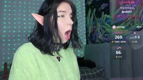 Snapshot of vivi__squirrel chatting on December 3, 2025, 6:21 am Vivi online show from December 3, 2025, 6:21 am