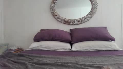 vivian online show from December 13, 2024, 1:44 pm