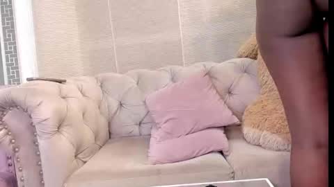 Snapshot of vivi_cooper chatting on December 2, 2024, 4:09 am vivi cooper online show from December 2, 2024, 4:09 am