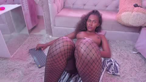 Snapshot of vivi_cooper chatting on December 3, 2024, 7:55 pm vivi cooper online show from December 3, 2024, 7:55 pm