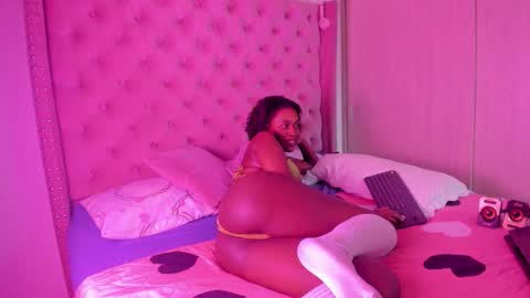 Snapshot of vivi_cooper chatting on September 16, 2025, 2:45 am vivi cooper online show from September 16, 2025, 2:45 am