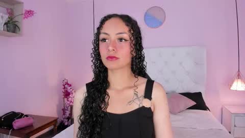 Vivi online show from February 25, 2026, 4:00 am