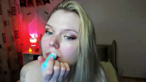 vivian_alison online show from October 27, 2025, 6:45 pm