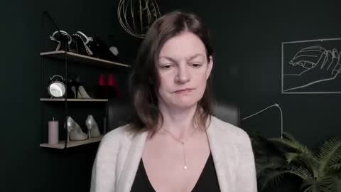 Vivian online show from October 29, 2025, 7:43 am