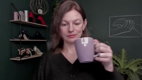 Vivian online show from November 17, 2025, 7:36 am