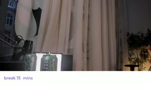 vivian_qwerty online show from December 15, 2024, 7:46 am