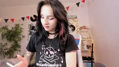 vivian_qwerty online show from December 30, 2024, 7:37 am
