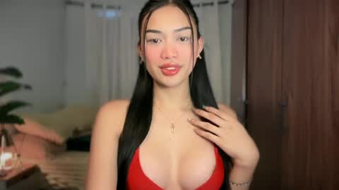 Snapshot of vivian_roberts chatting on June 21, 2026, 12:35 am Vivian online show from June 21, 2026, 12:35 am