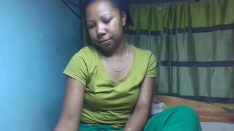 Snapshot of viviane0812 chatting on November 25, 2025, 10:10 pm viviane0812 online show from November 25, 2025, 10:10 pm