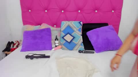 Snapshot of vivianeparis chatting on October 18, 2025, 4:41 pm VivianParis online show from October 18, 2025, 4:41 pm