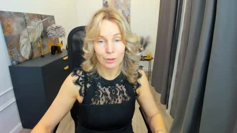 Snapshot of vivianlirei chatting on April 24, 2026, 4:37 am Sinti online show from April 24, 2026, 4:37 am