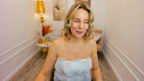 Snapshot of vivianlirei chatting on April 28, 2026, 4:39 am Sinti online show from April 28, 2026, 4:39 am