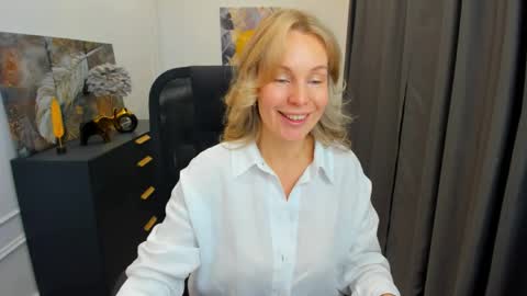 Snapshot of vivianlirei chatting on May 9, 2026, 4:28 am Sinti online show from May 9, 2026, 4:28 am