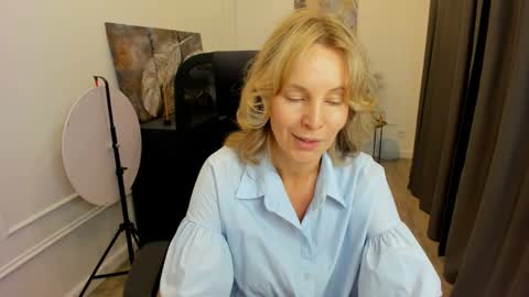 Snapshot of vivianlirei chatting on May 25, 2026, 4:29 am Sinti online show from May 25, 2026, 4:29 am