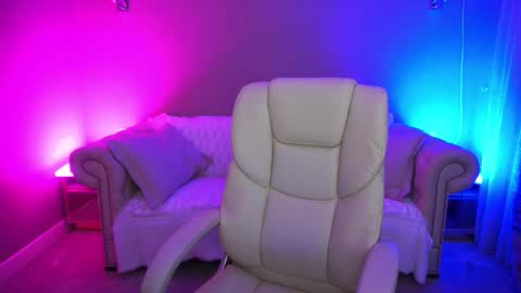 Vivien online show from November 2, 2025, 8:33 pm