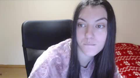 Vivian Gray online show from December 19, 2024, 5:08 pm