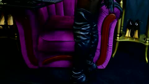 Vivian Reeve online show from October 23, 2025, 5:51 am