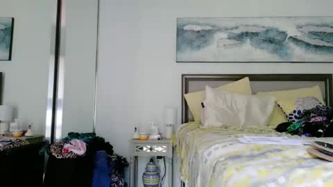 Vivians Roses online show from July 5, 2026, 2:24 pm