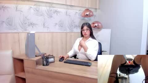 Vivian online show from November 11, 2025, 12:16 pm