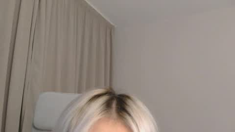 Snapshot of vivianwinters chatting on November 16, 2025, 9:20 pm vivianwinters online show from November 16, 2025, 9:20 pm