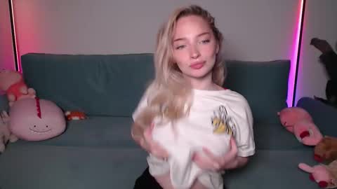 Snapshot of vivianwinters chatting on November 28, 2025, 9:28 pm vivianwinters online show from November 28, 2025, 9:28 pm