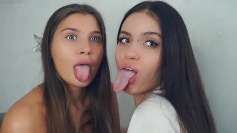 Nelly and Mari online show from December 22, 2025, 9:17 am